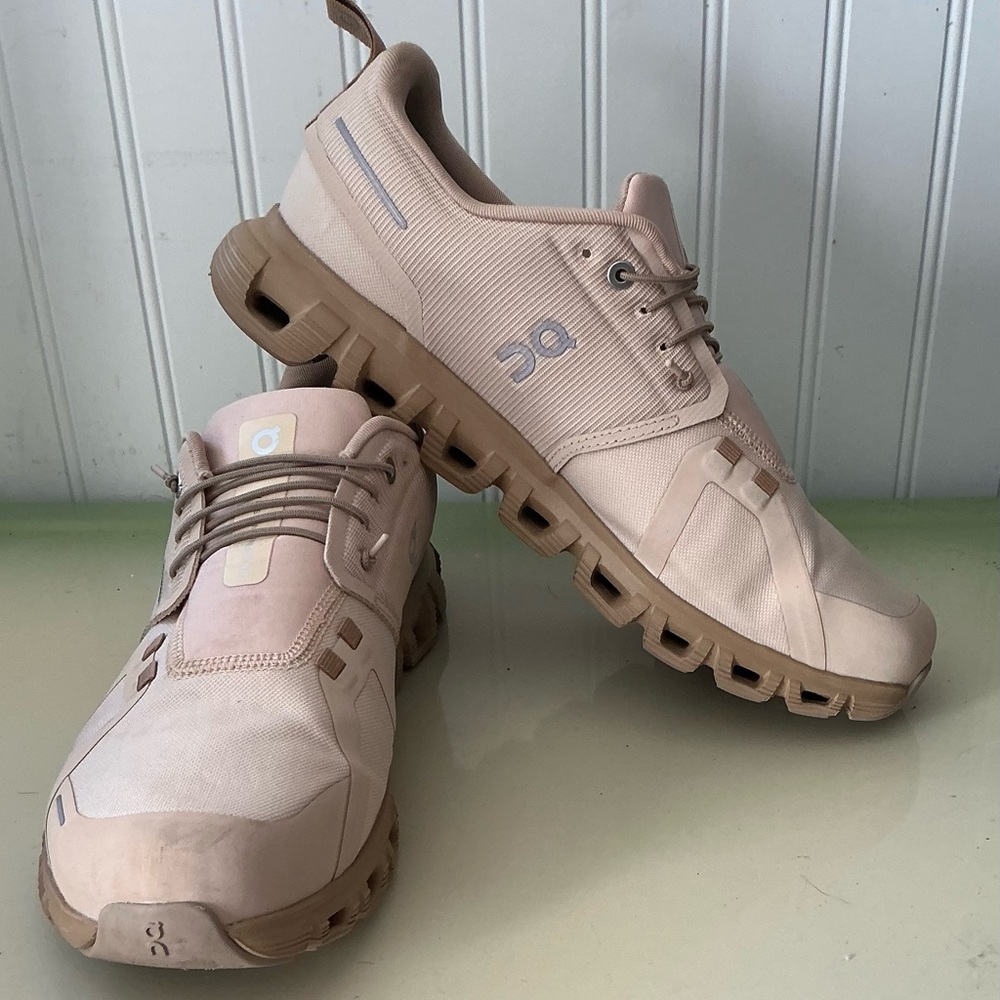 On Clouds 6 Men’s Waterproof Lifestyle Shoes